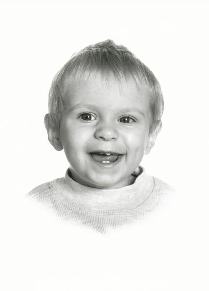 IMG.jpg - Første portræt foto mens han var i vuggestue. -- First portrait photo while he was at day nursery.